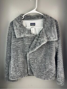 Patagonia Women’s Light Gray Teddy Fleece Jacket Fuzzy